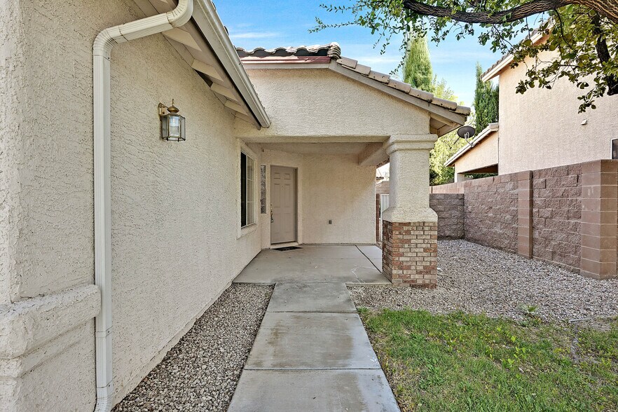 Building Photo - 2559 Misty Olive Ave