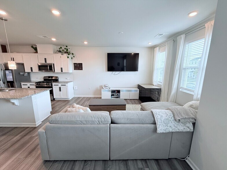 Building Photo - 2431 Chert Ln