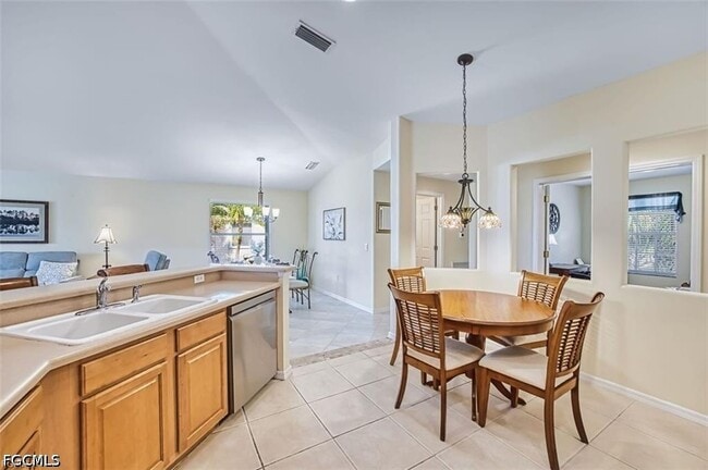 Building Photo - 10135 Colonial Country Club Blvd