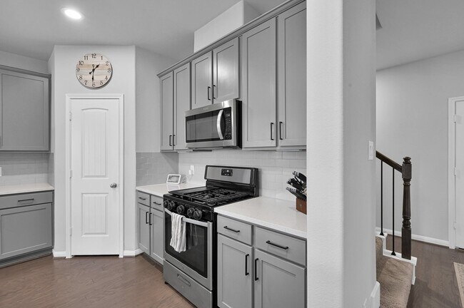 Building Photo - 3791 Lake Bend Shore Dr