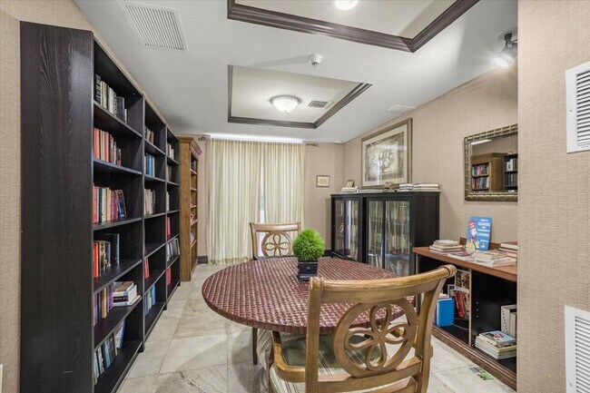 Building Photo - 520 SE 5 Ave