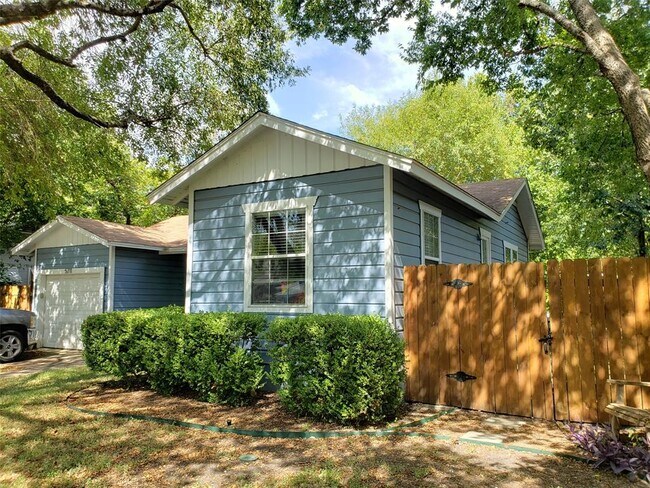 Building Photo - 5711 Link Ave