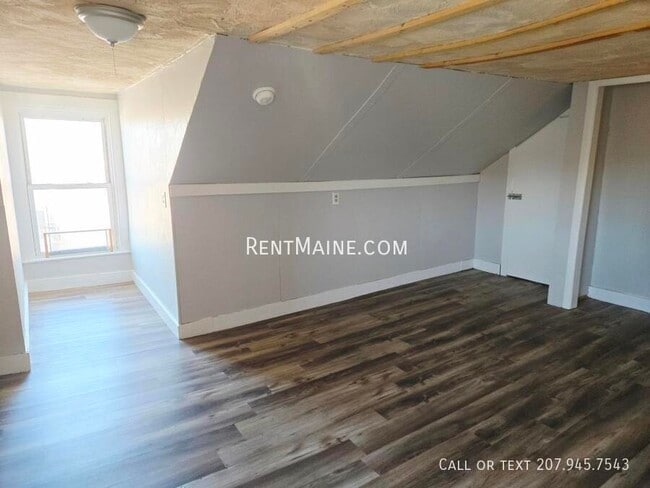 Building Photo - 67 Cedar St