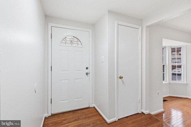 Building Photo - 5001 Lambsgate Ln