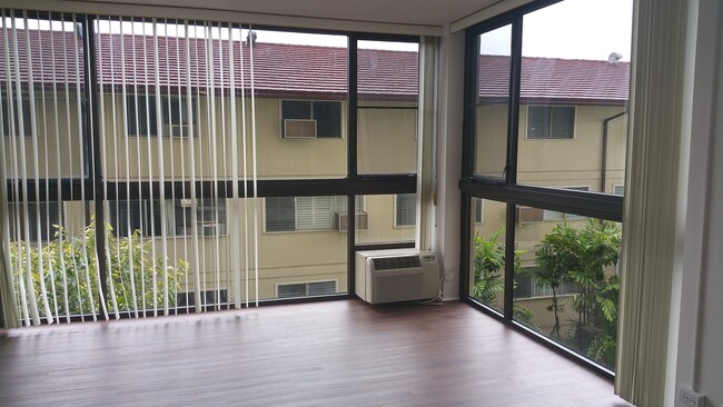 Building Photo - Must see renovated Windward Passage