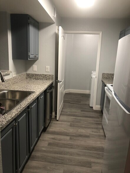 Building Photo - 5055 W Hacienda Ave