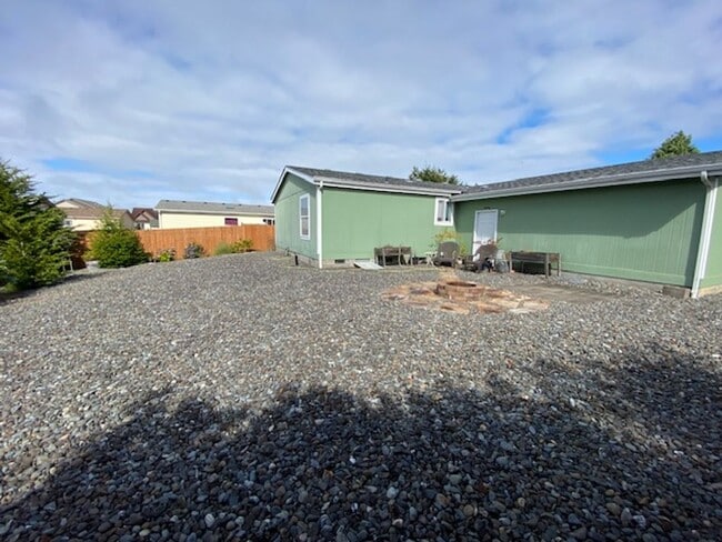 Building Photo - COMING SOON! NOW TAKING APPLICATIONS! An Outdoor Entertainer's Dream on the Majestic Oregon Coast!