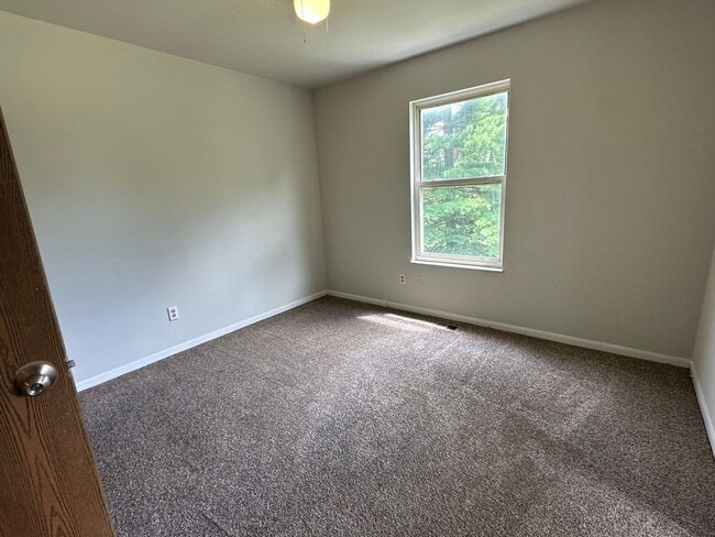 Building Photo - Delhi- Spacious 3 bedroom 2 bath in OHSD