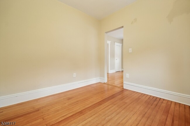 Building Photo - 159 Valley Rd