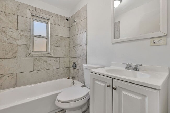 Building Photo - College Hill Renovated Home w/4 bdrms