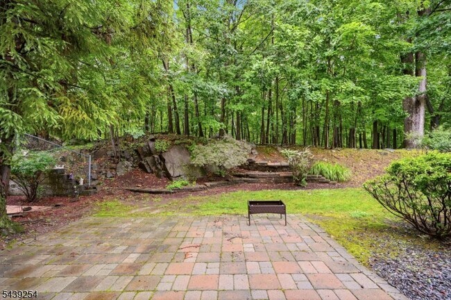 Building Photo - 75 Spring Hill Cir