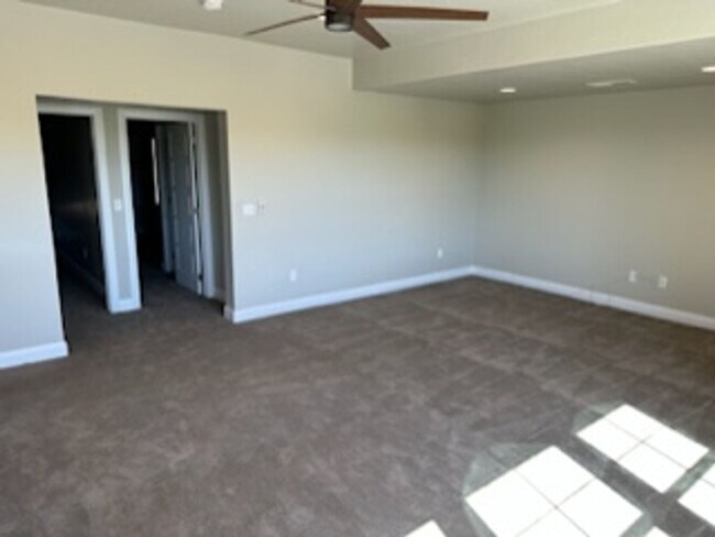 Building Photo - 4 Bedroom Condo With a Community Pool and ...
