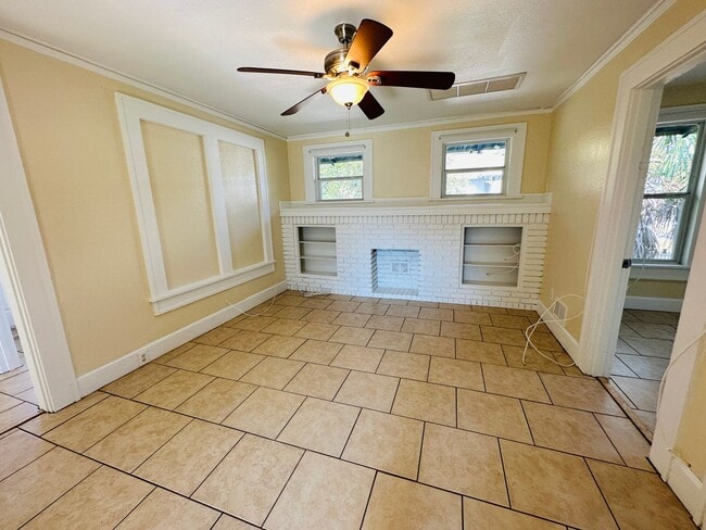 Building Photo - 3/1 2nd Story Duplex - Newly Updated!
