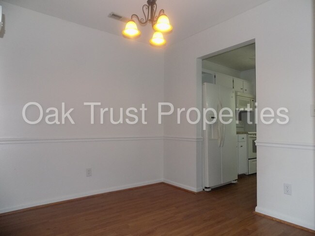 Building Photo - Lakeside James Island Townhouse