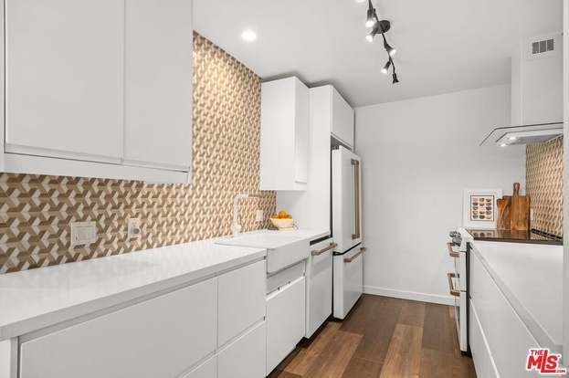 Building Photo - 1750 Camino Palmero St