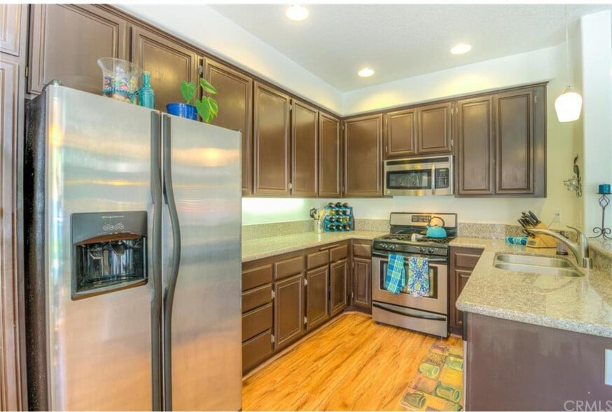 Building Photo - 933 S Lone Pine Ln