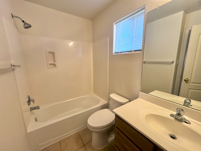 Building Photo - 1125 Toscana Dr SE