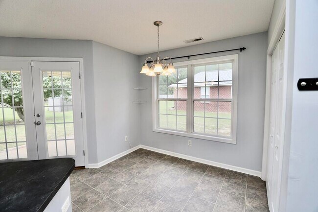 Building Photo - 60 Vinca Ct