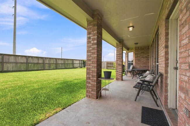 Building Photo - 21811 Honeysuckle Grove Ln