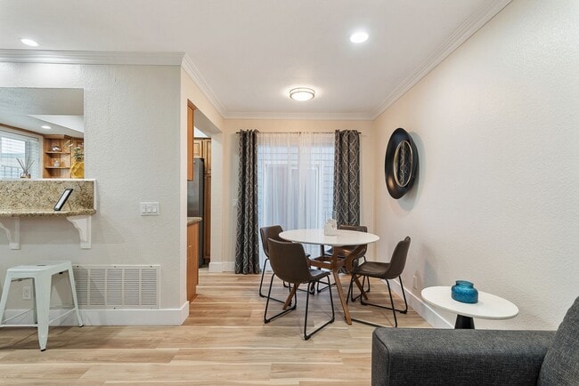 Building Photo - Furnished 3BR PB Gem – Walk to Beach & Bay