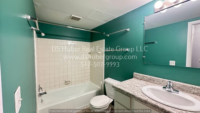 Building Photo - Lower level apartment - 2 bed 1 bath in La...