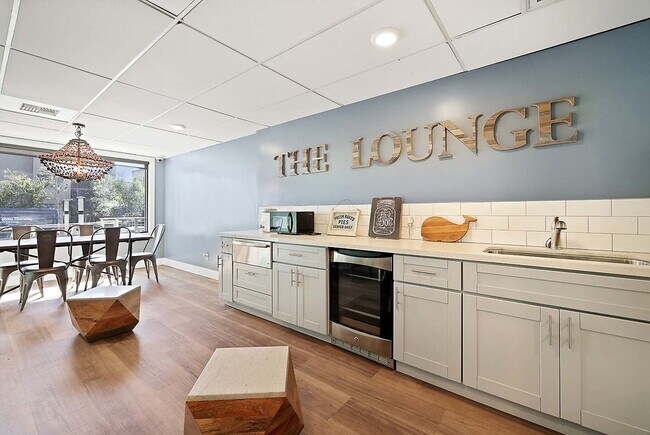 Building Photo - The Henley