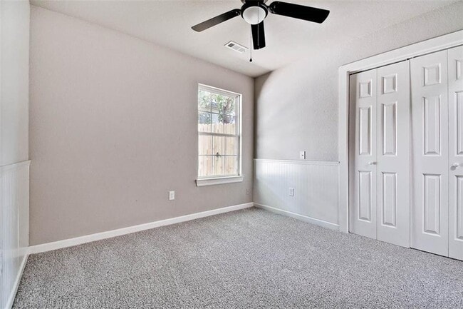 Building Photo - 2411 SW Choctaw St