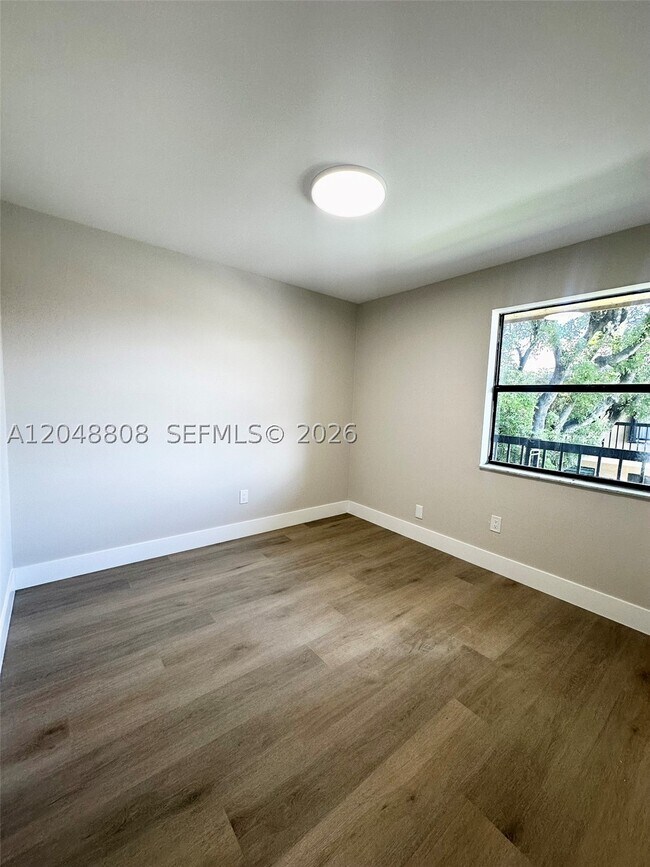 Building Photo - 2540 W 67th Pl