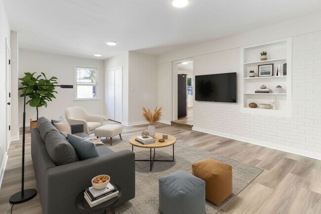 Building Photo - 1106 Bullard St