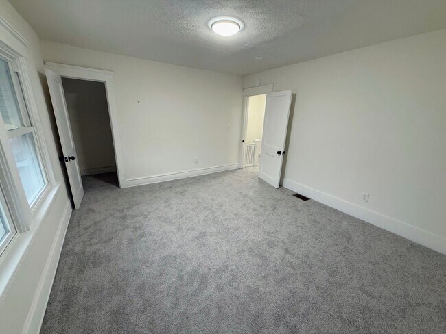 Building Photo - Newly renovated 3-bedroom, 1.5-bath home in Cleveland