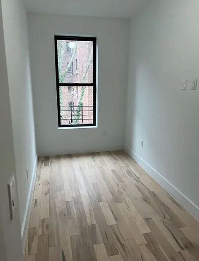 Building Photo - 420 W 150th St