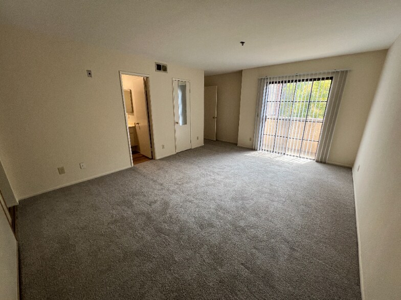 Building Photo - 1517 Rock Glen Ave