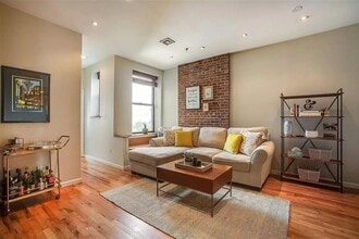 Building Photo - 214 Park Ave