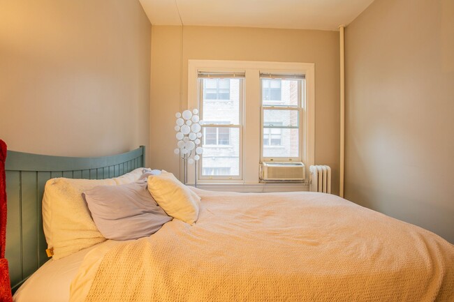 Building Photo - Lovely 1 BR/1 BA Condo in Dupont Circle!