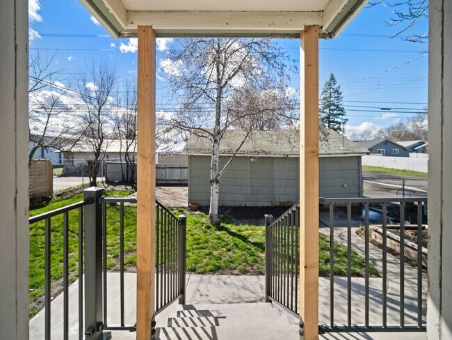 Building Photo - Modern & Cozy Retreat in Spokane – Prime Location Near Downtown