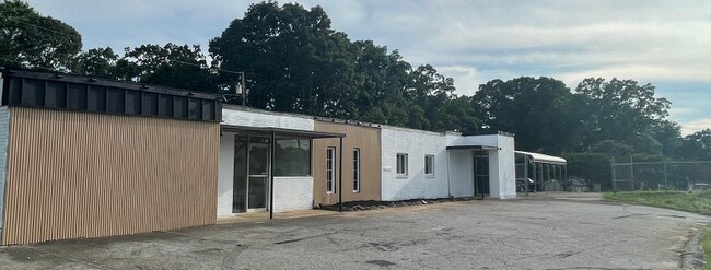 Building Photo - 2715 W Whitner St