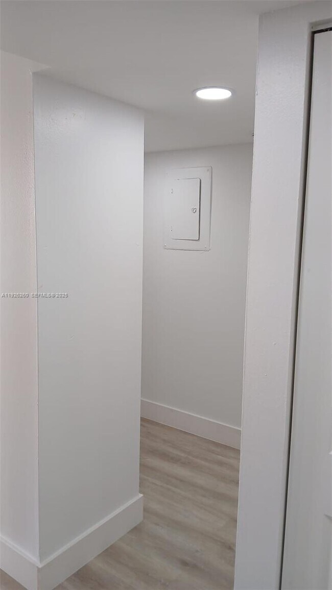 Building Photo - 9682 Fontainebleau Blvd