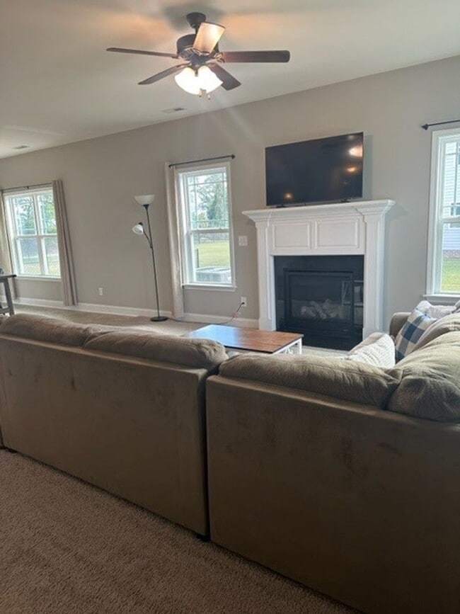 Building Photo - 3 Bed/2 Bath in Willow Pond - 15 minutes to SJAFB!