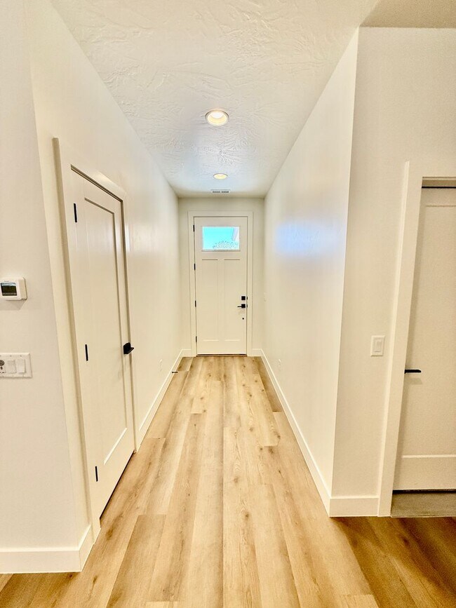 Building Photo - Adorable 3-BR Home In The Heart of Washington