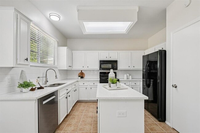 Building Photo - 1110 Blue Fox Dr