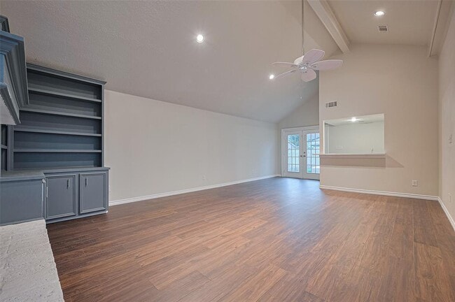 Building Photo - 520 S Rivershire Dr