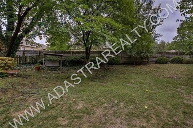 Building Photo - Beautiful Duplex in Olathe-Available NOW!!