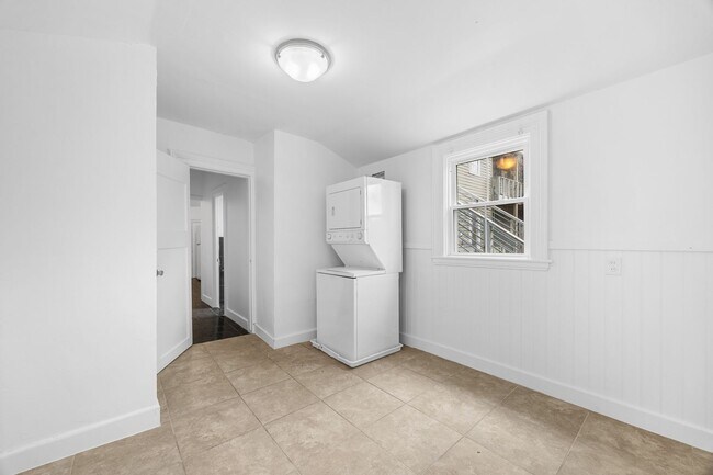 Building Photo - 112 E Anderson St