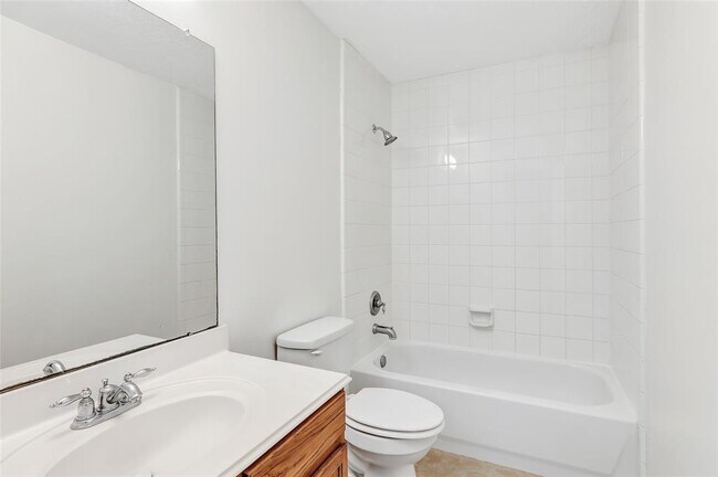 Building Photo - 9834 Bobolink Dr