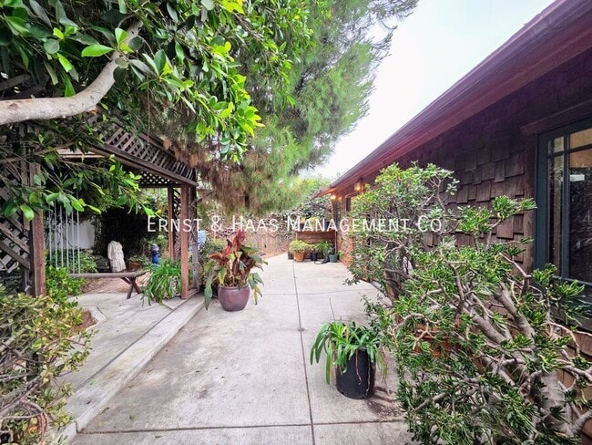 Building Photo - 1330 Ximeno Ave