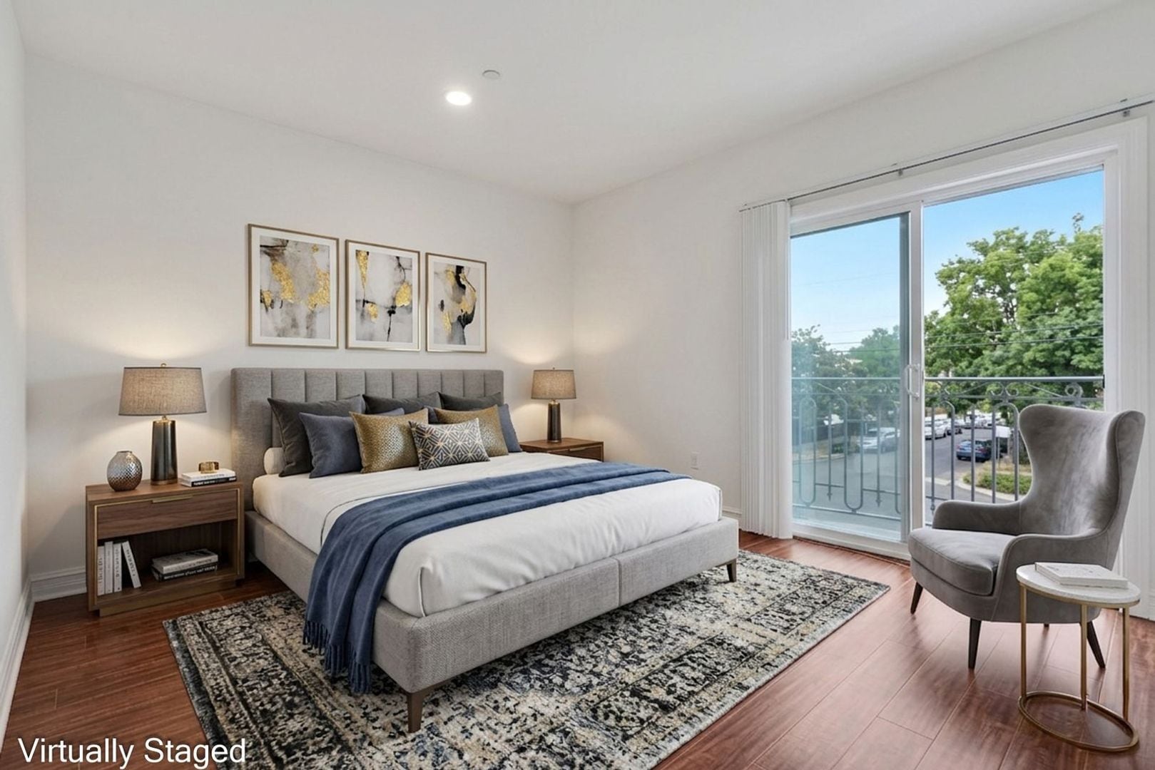 Interior Photo - Holt Luxury Investments LLC