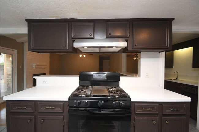 Building Photo - 510 Chambly Dr