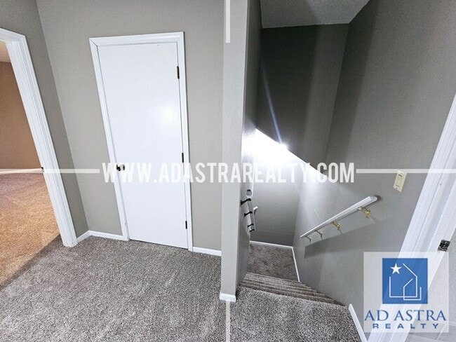 Building Photo - Nice 3 bed 1.5 bath townhouse in Olathe-Coming SOON!!