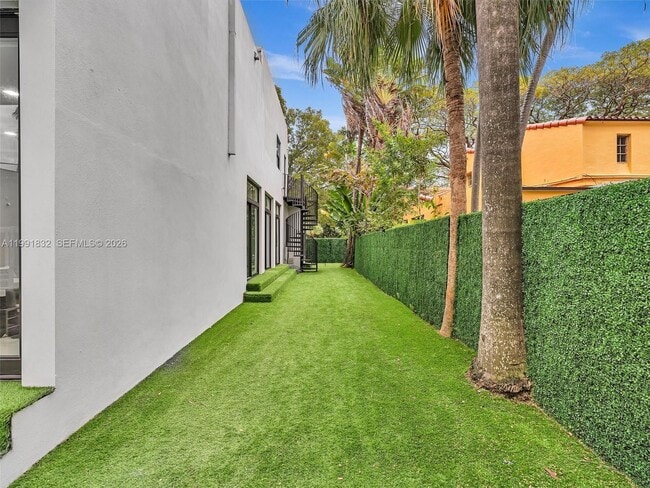 Building Photo - 3010 Alton Rd