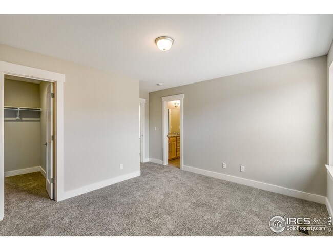 Building Photo - 4 Bedroom Townhome Available in Early Sept...
